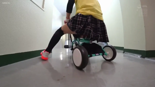 Sitting Posture · School uniform · Corridor · 低视角 · Back Shadow · 骑行 · 三轮车