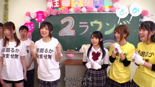 Classroom · Stand · 全景 · 多人 · 黑板 · 文化衫 · Smile · 群体互动