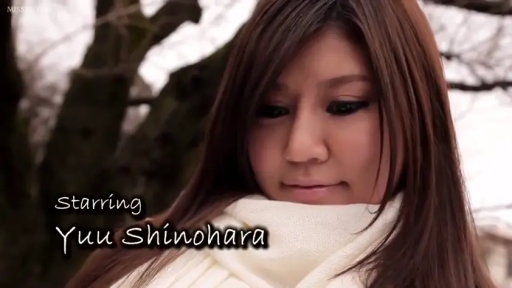 平静 · 面部特写 · Outdoor · 正面 · 垂首 · 白色围巾 · 演员字幕