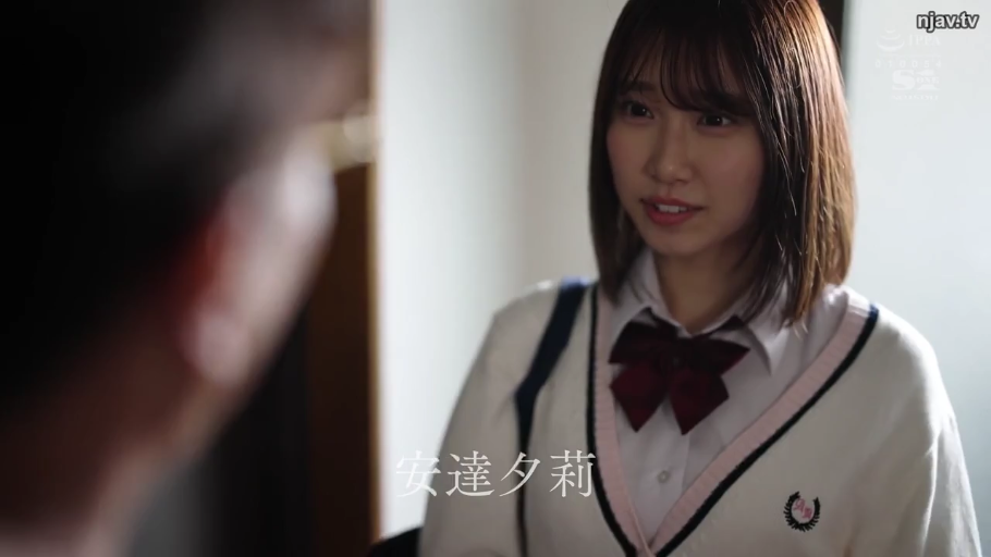 交谈 · 站立 · 制服 · 远景 · 水印 · 惊讶 · 玄关 · 书包