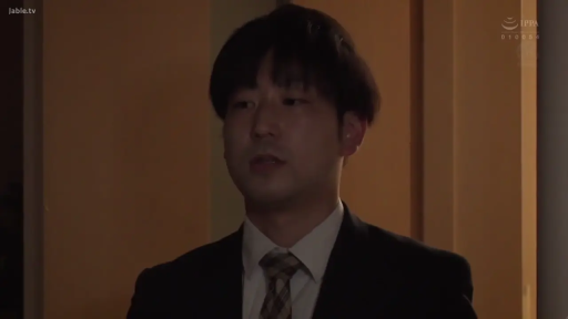 室内 · 严肃 · 站姿 · 领带 · 男性 · 观看 · 头像