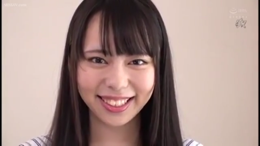 室内 · 顔部のクローズアップ · 正面 · ストライプの上着