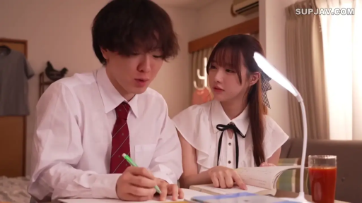 坐姿 · 专注 · 笔 · 学生制服 · 上半身特写 · 学生校服 · 写字 · 室内书房