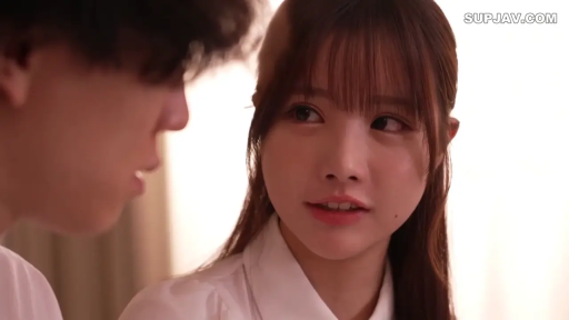 室内 · 白衬衫 · 面部特写 · 凝视 · 清纯 · 侧坐 · 柔情