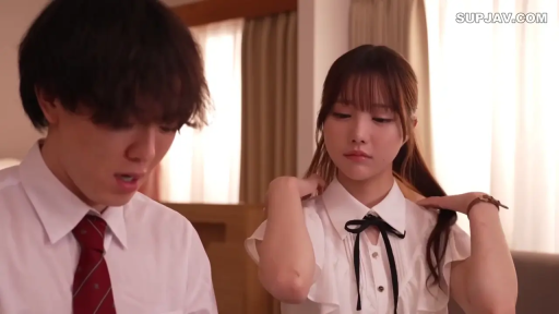 室内 · 坐姿 · 中景 · 职业装 · 整理发型