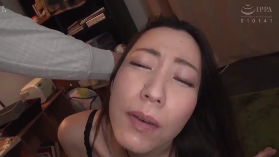 坐姿 · 胸部 · 揉乳 · 巨乳 · 平静 · 客厅 · 灰色毛衣