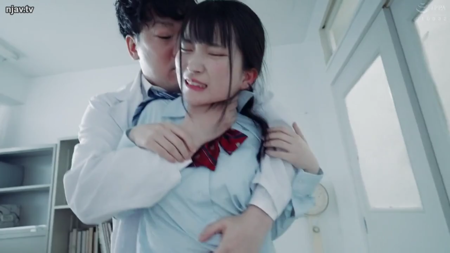 室内 · 中景 · 制服