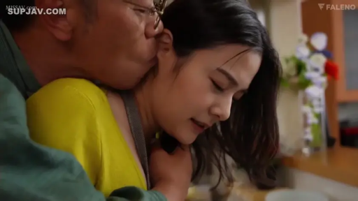 厨房 · 头部特写 · 圍裙