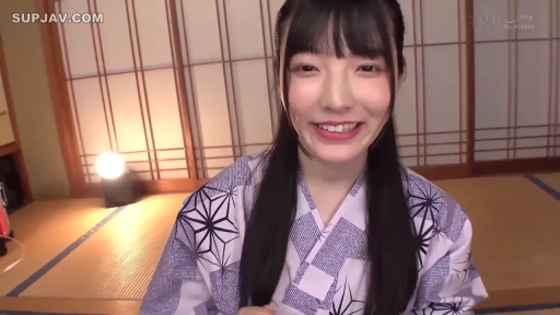 坐姿 · 面部特写 · 注视镜头 · 长发 · 和式房间 · 甜美微笑 · 背景灯 · 紫色花纹浴衣