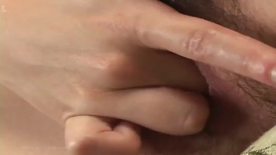 室内 · 裸体 · 卧姿 · 私处 · 局部特写 · 手指插入