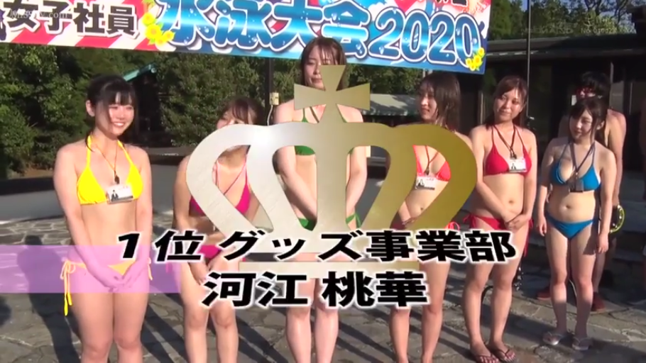 全身 · 比基尼 · 站立 · 微笑 · 面对镜头 · 多人 · 户外 · 横幅