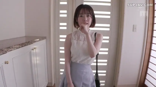 室内 · 全身 · 站立 · 行李箱 · 自然 · 思考 · 蕾丝衫