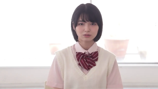 室内 · 坐姿 · 平静 · 半身特写 · 注视 · 短发 · 学生装