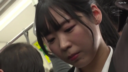 Close-up of the face · Stand · Business attire · 电车