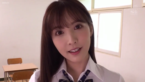 教室 · 脸部特写 · 微笑 · 课桌 · 对视 · 长发 · 正面 · 学生装