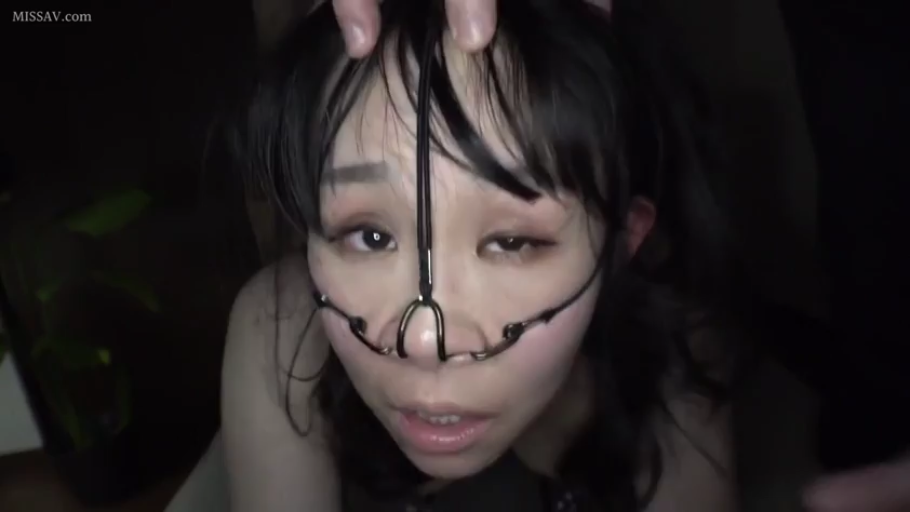 室内 · 俯身 · 脸部特写 · 全裸 · 调教 · 扭曲 · 鼻夹 · 拘束行为