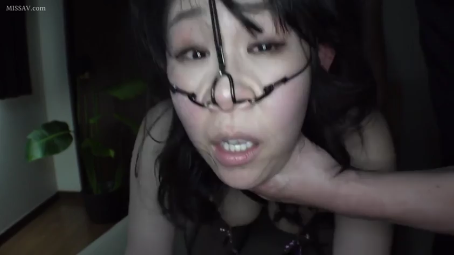 室内 · 面部 · 仰头 · 痛苦 · 水印 · 黑色内衣 · 受制 · 扩口器