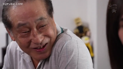 Indoor · Sitting Posture · Social · Medium shot · 开心 · 学生装 · 三人场景