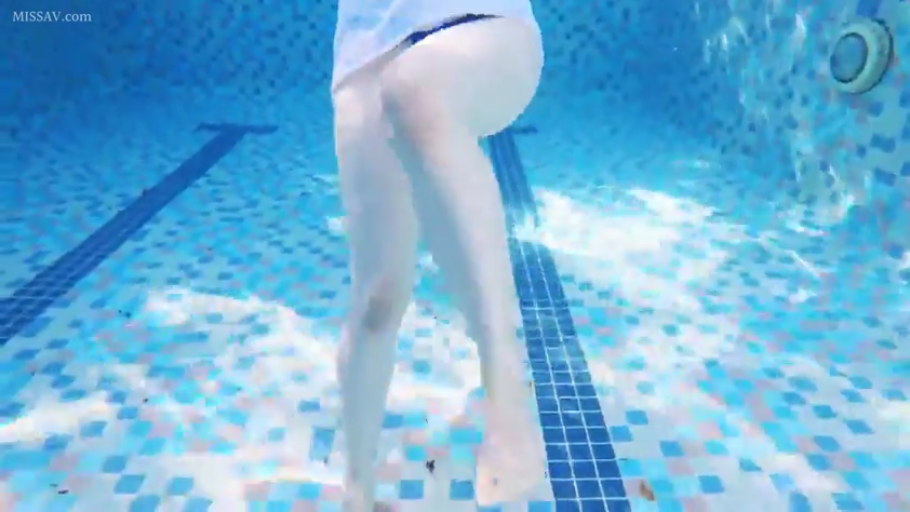 站立 · 下半身 · 泳池 · 戏水 · 透明上衣 · 水下拍摄