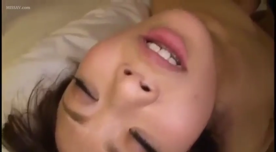 上半身特写 · 学校教室 · 平躺张腿 · 花卉蕾丝内衣 · 被牵引控制 · 迷离高潮 · 红色项圈牵引绳 · 校园强制