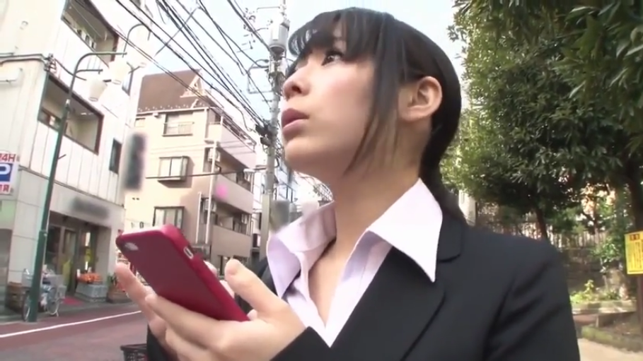 脸部 · 站立 · 首饰 · 水印 · 大笑 · 开心 · 时尚女装 · 室内商场