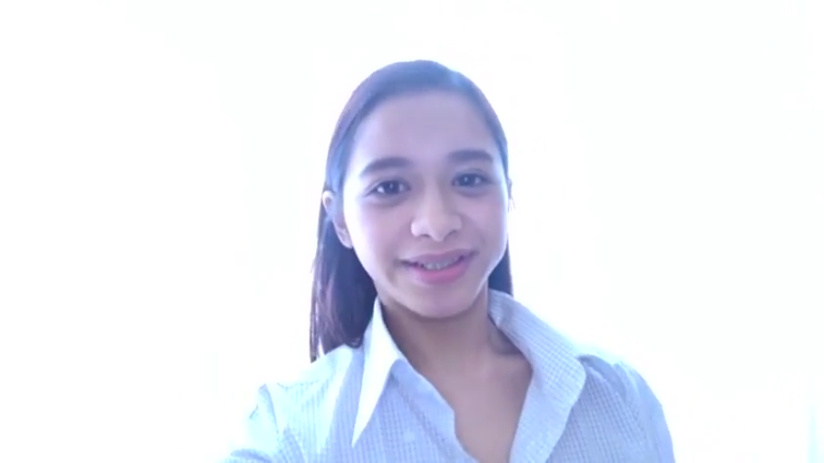 室内 · 面部 · 微笑 · 条纹衬衫 · 开朗 · 正对镜头 · 人像