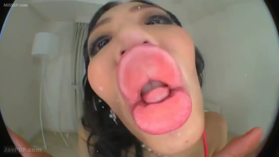 室内 · 俯身 · 迷离 · 嘴部特写 · 红色吊带 · 亲吻镜头