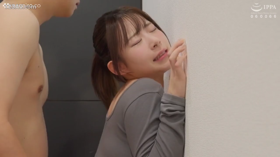 室內 · 销魂 · 性行为 · 面部特寫 · 靠牆 · 灰色长袖 · 亚洲