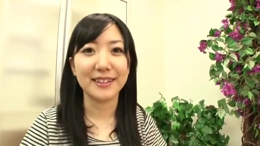 性交 · 客厅 · 色情内容 · 欢愉 · 半裸 · 桌椅 · 抬起