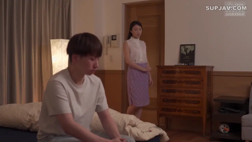 坐姿 · 憂鬱 · 臥室 · 全景 · 床 · 劇情 · 對峙 · 无袖衬衫