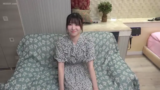 办公室 · 电脑 · 面部特写 · 诱惑 · 凝视 · 俯视镜头 · 职场制服 · OL风格