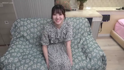 室内 · 全裸 · 拥抱 · 闭眼 · 台灯 · 亲吻 · 头部 · 暖色调