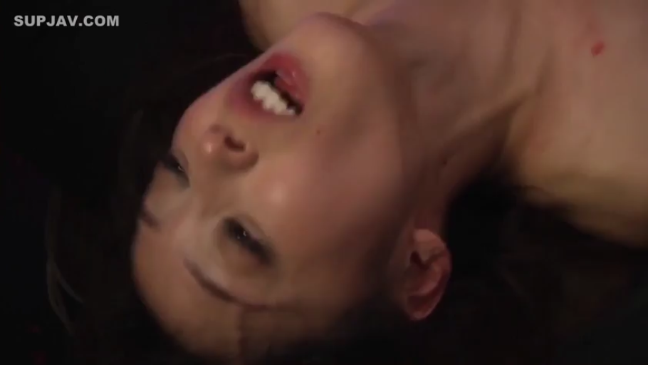 室内 · 脸部特写 · 销魂 · 仰卧 · 裸体 · 呻吟 · 亚洲女性