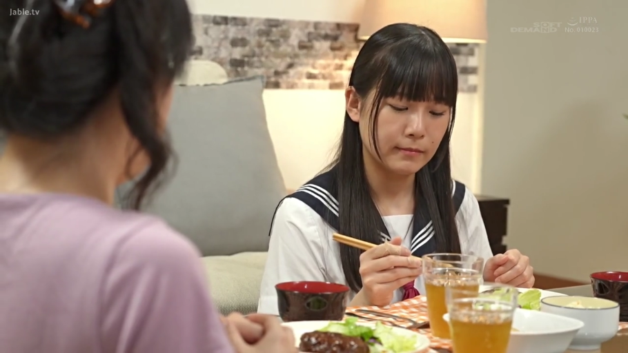 室内 · 脸部特写 · 第一视角 · 凝视 · 手淫 · 俯视 · 紫色上衣