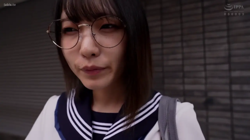 脸部 · 眼镜 · 自然 · 注视 · 街道 · 水手服 · 短发 · 正面