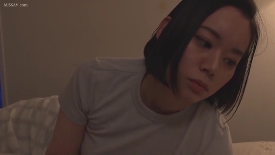 室内 · 坐姿 · 胸部特写 · 揉捏乳房 · 露点 · 紫色内衣 · 橱柜 · 闭眼陶醉