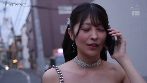 室内 · 严肃 · 站立 · 面部特写 · 职业装 · OL · 侧头凝视 · 丝巾