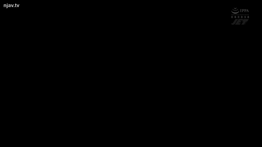 销魂 · 裸体 · 床上 · 侧卧 · 脸部与胸部 · 黑色床单 · 手部爱抚 · 室内光影