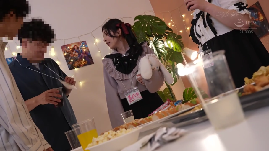 露乳 · 办公室 · 巨乳 · 享受 · 躺姿 · 乳头 · 书柜 · 舔弄
