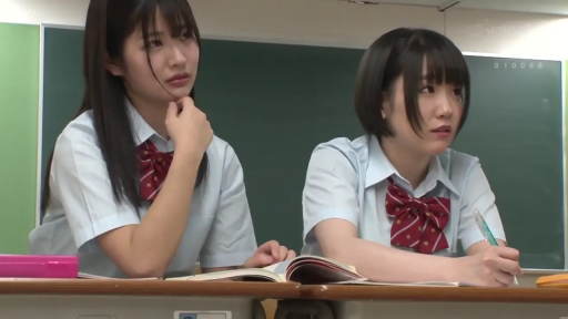 坐姿 · 校服 · 教室 · 专注 · 校园 · 学习 · 课本