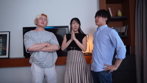 室内 · 站立 · 中景 · カジュアルウェア · 交流 · 多人 · 惊讶 · 电视