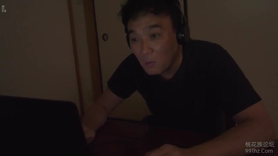 室内 · 全身 · 微笑 · 跪姿 · 死库水 · 整理头发