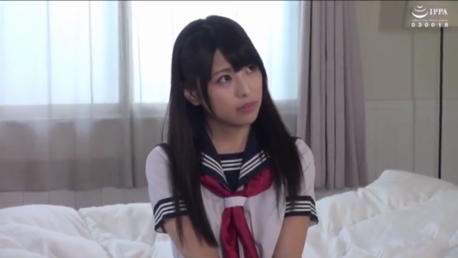 坐姿 · 卧室 · 床 · 半身 · 注视 · 水手服 · 黑长直 · 迷茫