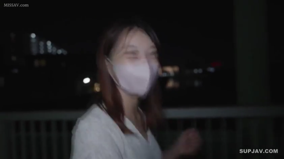 坐姿 · 胸部 · 卧室 · 巨乳 · 枕头 · 坐着 · 红色旗袍