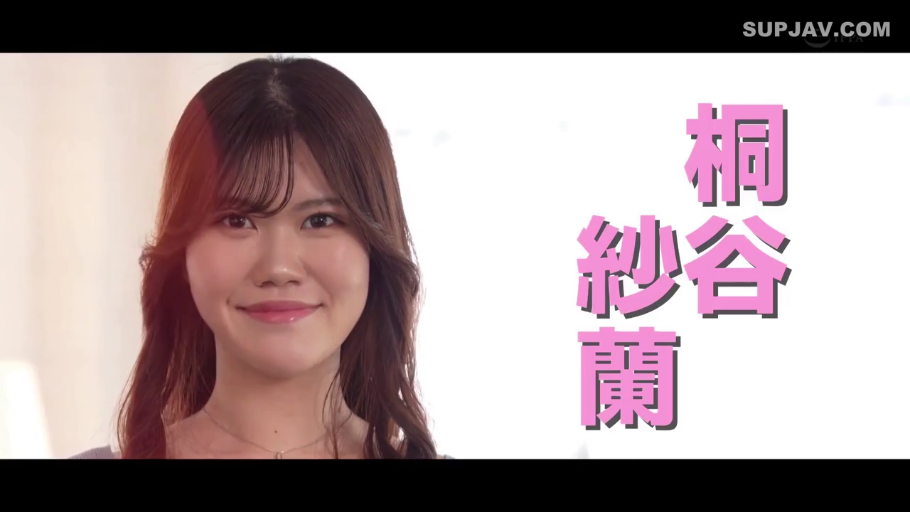 室內 · 微笑 · 面部特寫 · 灰色上衣 · 对视 · 正面 · 姓名介绍