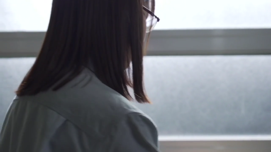 集中 · 站立 · 段ボール箱 · 仓库 · 工作服 · 理貨 · 眼镜娘