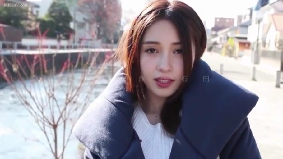 脸部特写 · 站立 · 自然 · 对视 · 户外 · 羽绒服 · 日本