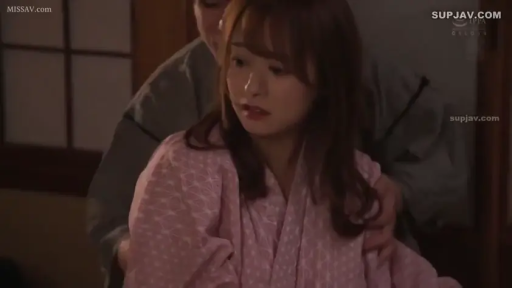 室内 · 坐姿 · 上半身 · 长发 · 搂抱 · 惊讶 · 和服