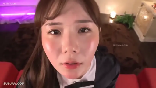 室內 · 俯身 · 臉部特寫 · 第一人稱視角 · 制服 · 凝视 · 認真