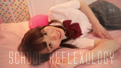 床上 · 腿部 · 格纹裙 · 侧卧 · 休息摆拍 · 粉色被褥 · 学院风